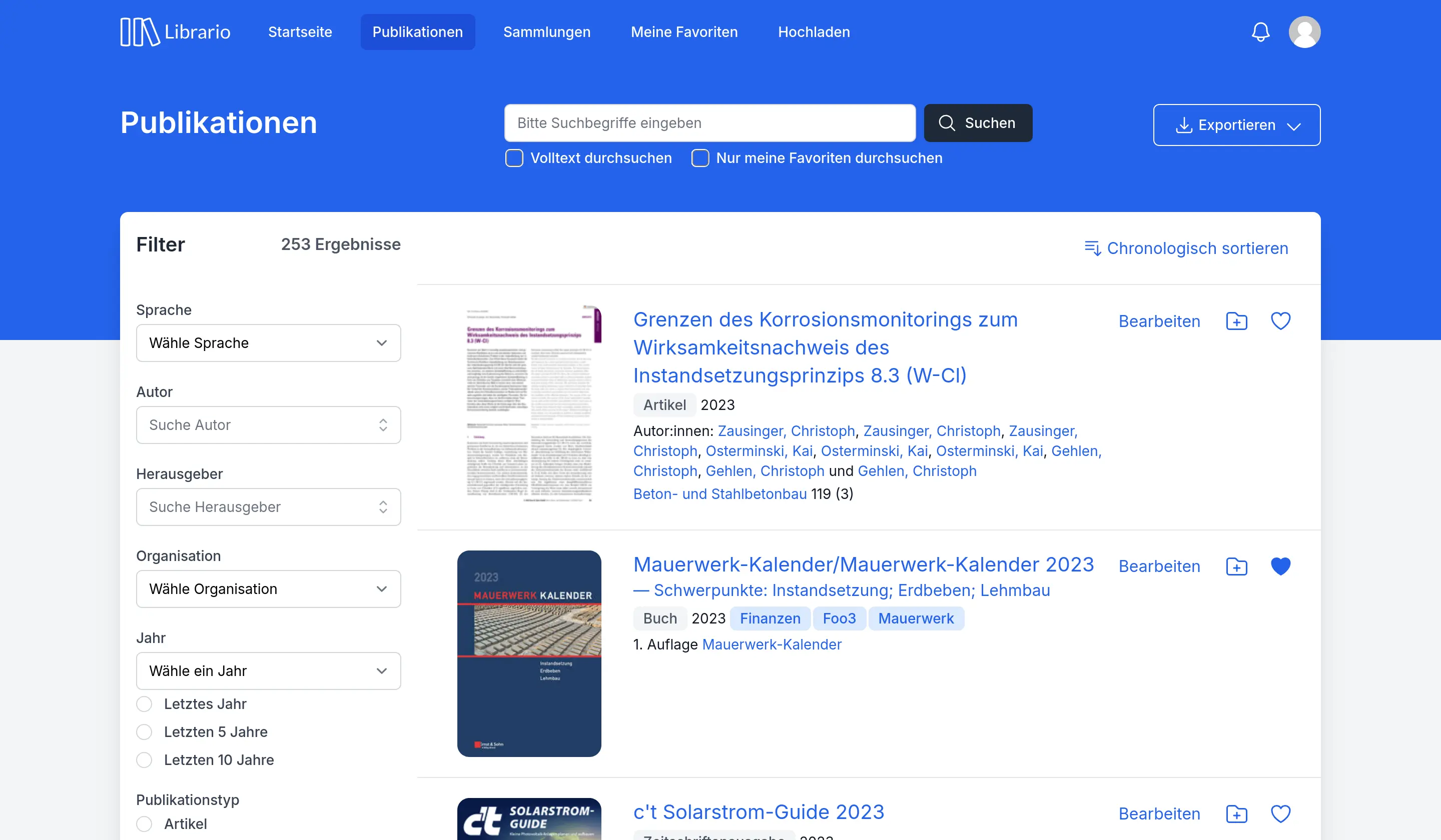 Publikationsübersicht mit Herz-Symbol neben jeder Publikation zum Markieren als Favorit. Ein ausgefülltes Herz zeigt bereits gespeicherte Favoriten an.